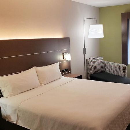 Holiday Inn Express Hotel And Suites Weslaco By Ihg Esterno foto