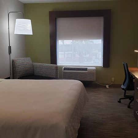 Holiday Inn Express Hotel And Suites Weslaco By Ihg Esterno foto