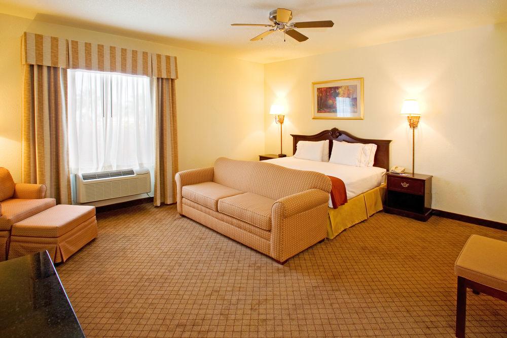 Holiday Inn Express Hotel And Suites Weslaco By Ihg Esterno foto