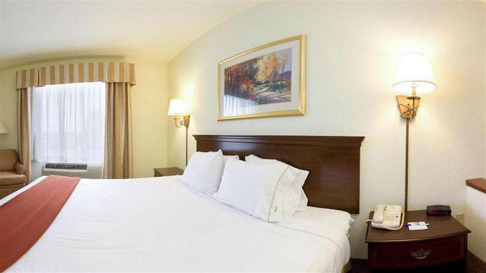 Holiday Inn Express Hotel And Suites Weslaco By Ihg Esterno foto