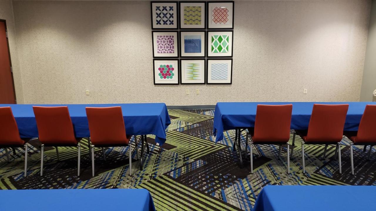Holiday Inn Express Hotel And Suites Weslaco By Ihg Esterno foto