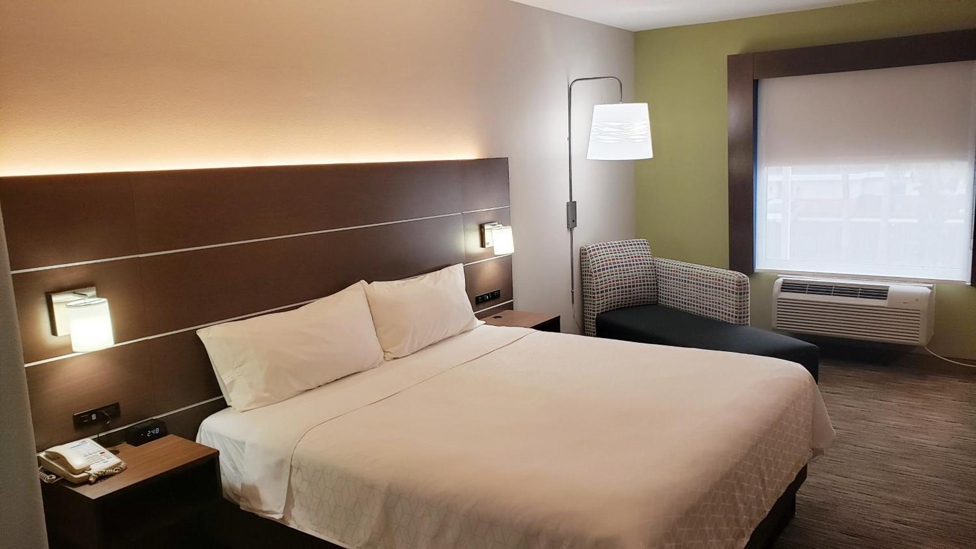 Holiday Inn Express Hotel And Suites Weslaco By Ihg Esterno foto
