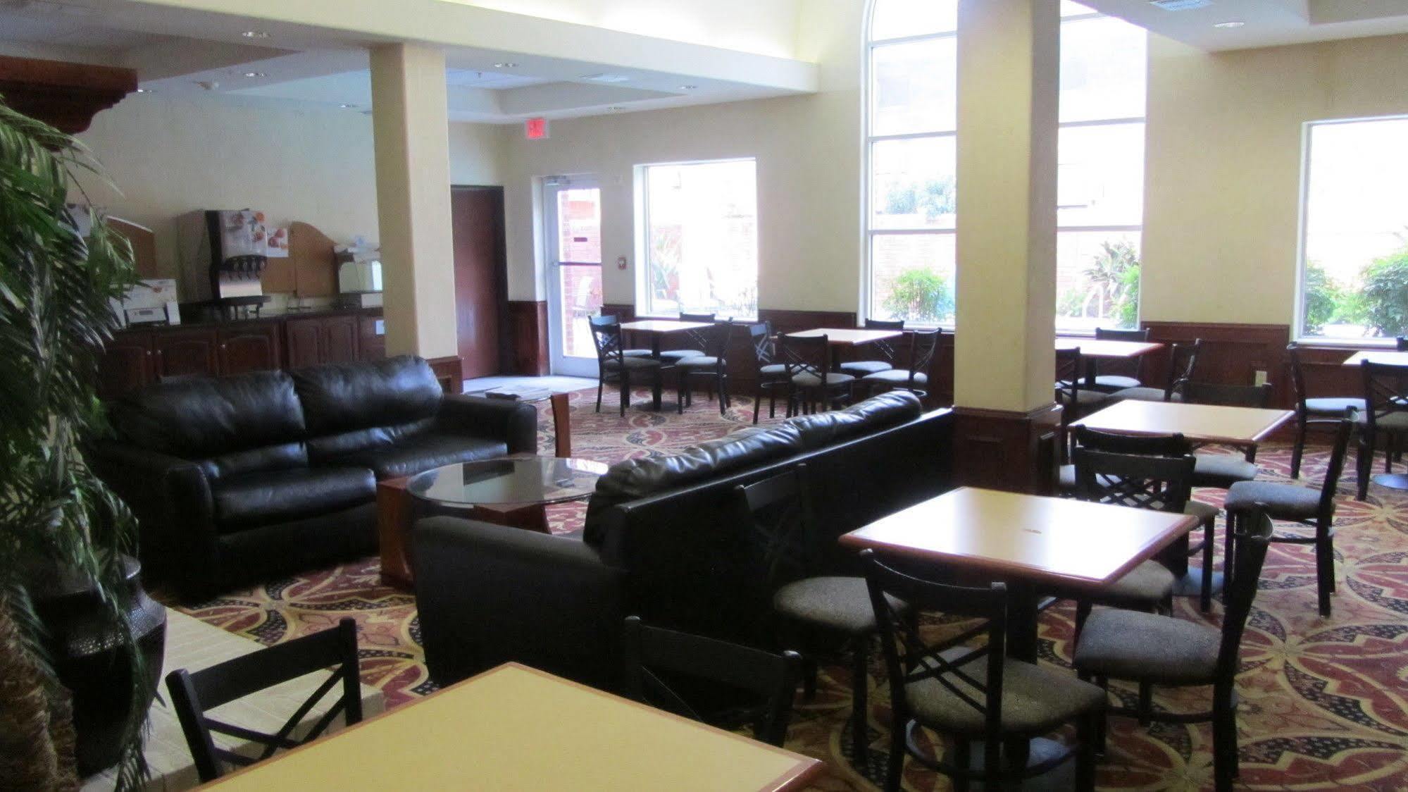 Holiday Inn Express Hotel And Suites Weslaco By Ihg Esterno foto
