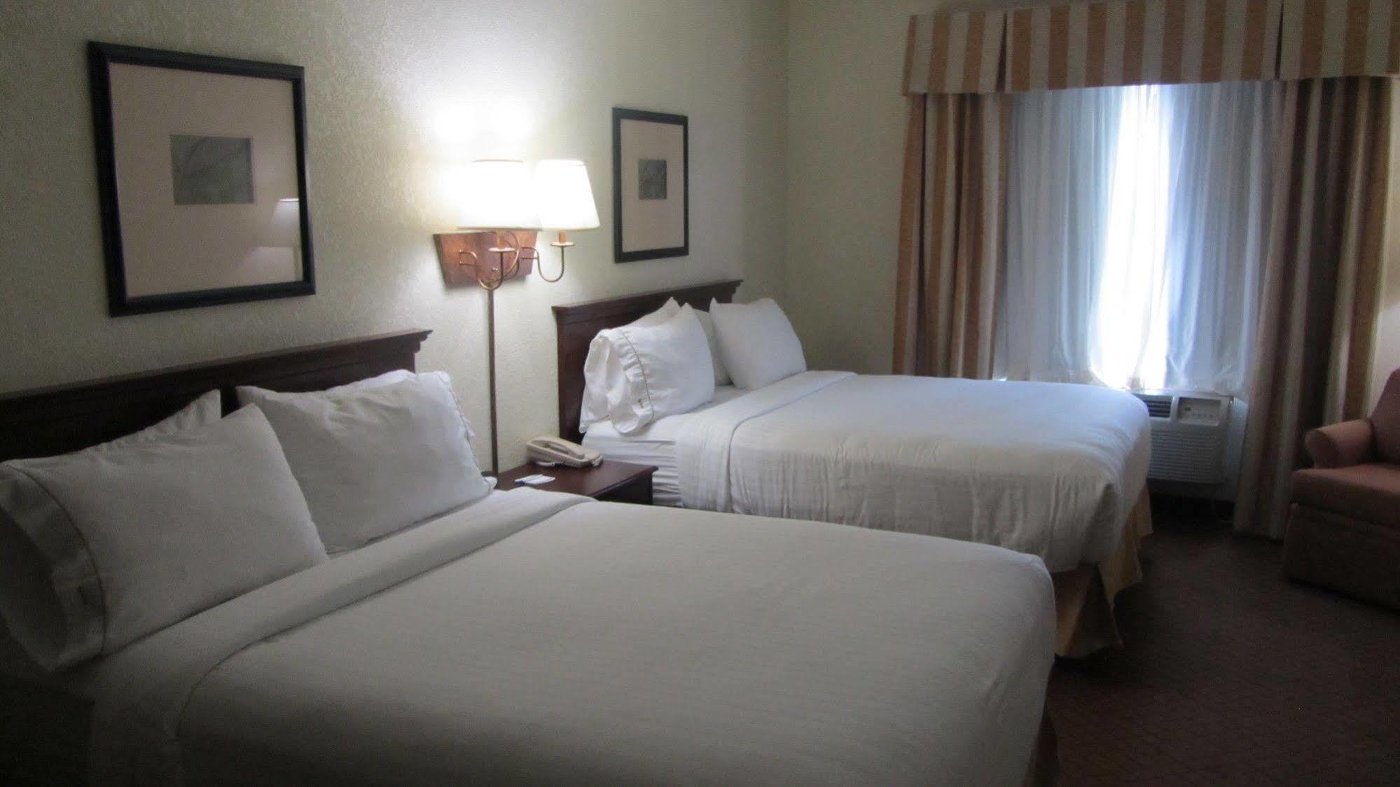 Holiday Inn Express Hotel And Suites Weslaco By Ihg Esterno foto