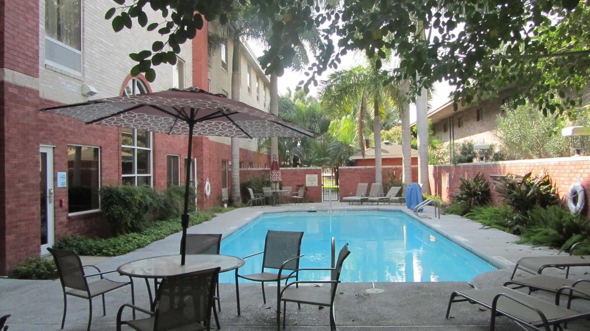 Holiday Inn Express Hotel And Suites Weslaco By Ihg Esterno foto