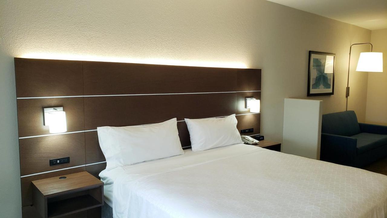 Holiday Inn Express Hotel And Suites Weslaco By Ihg Esterno foto