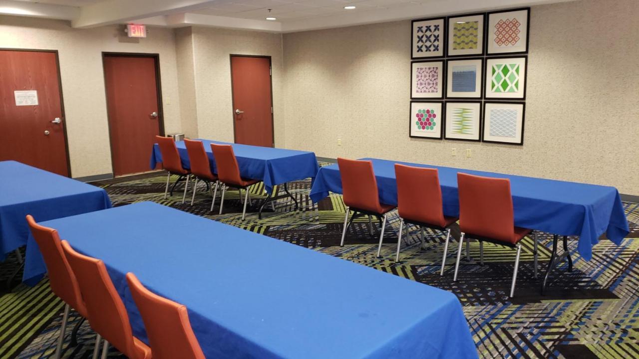Holiday Inn Express Hotel And Suites Weslaco By Ihg Esterno foto