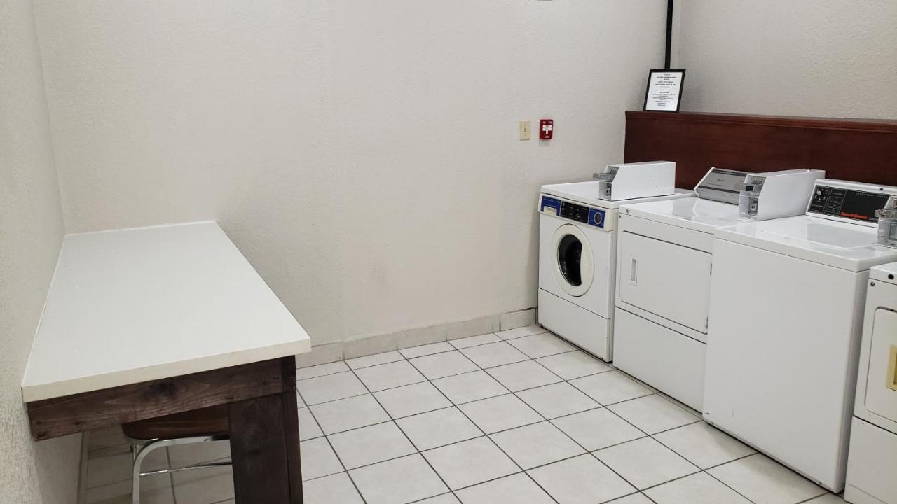 Holiday Inn Express Hotel And Suites Weslaco By Ihg Esterno foto
