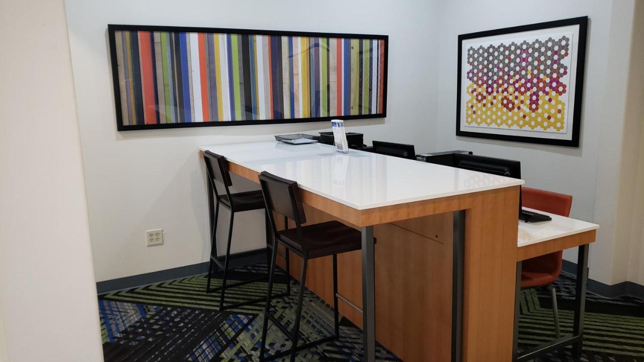 Holiday Inn Express Hotel And Suites Weslaco By Ihg Esterno foto