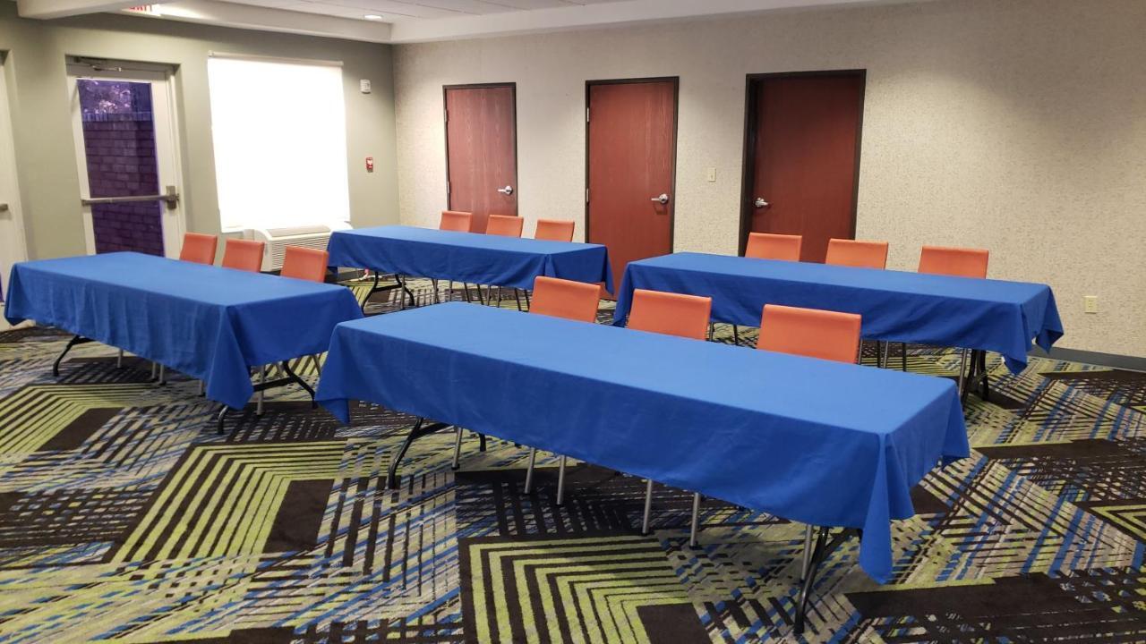 Holiday Inn Express Hotel And Suites Weslaco By Ihg Esterno foto