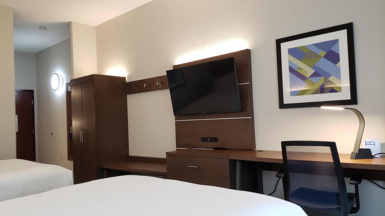 Holiday Inn Express Hotel And Suites Weslaco By Ihg Esterno foto