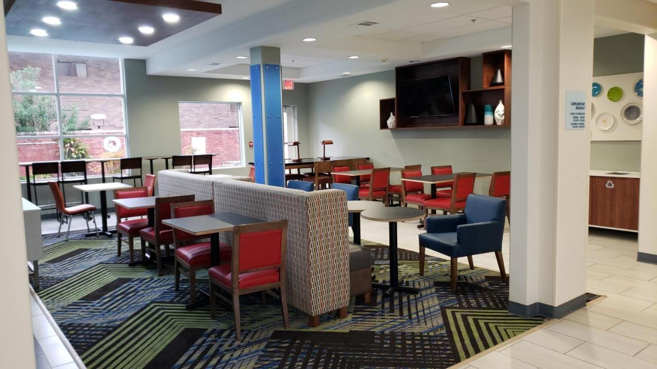 Holiday Inn Express Hotel And Suites Weslaco By Ihg Esterno foto