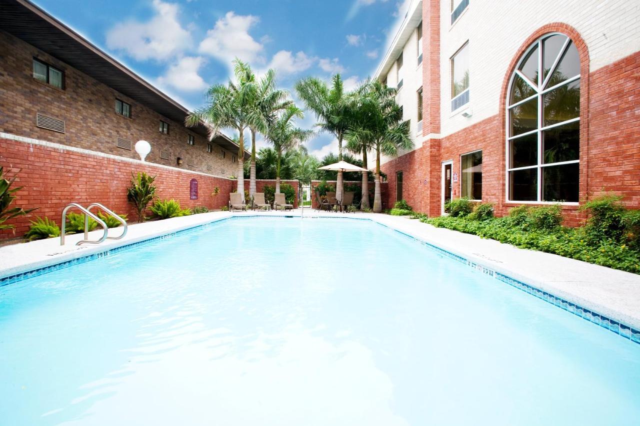Holiday Inn Express Hotel And Suites Weslaco By Ihg Esterno foto