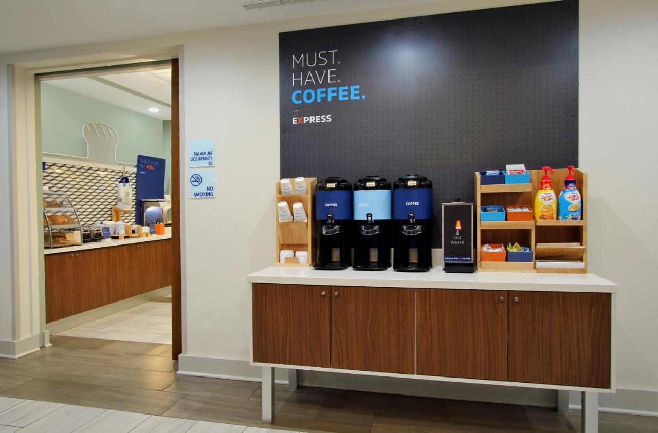 Holiday Inn Express Hotel And Suites Weslaco By Ihg Esterno foto
