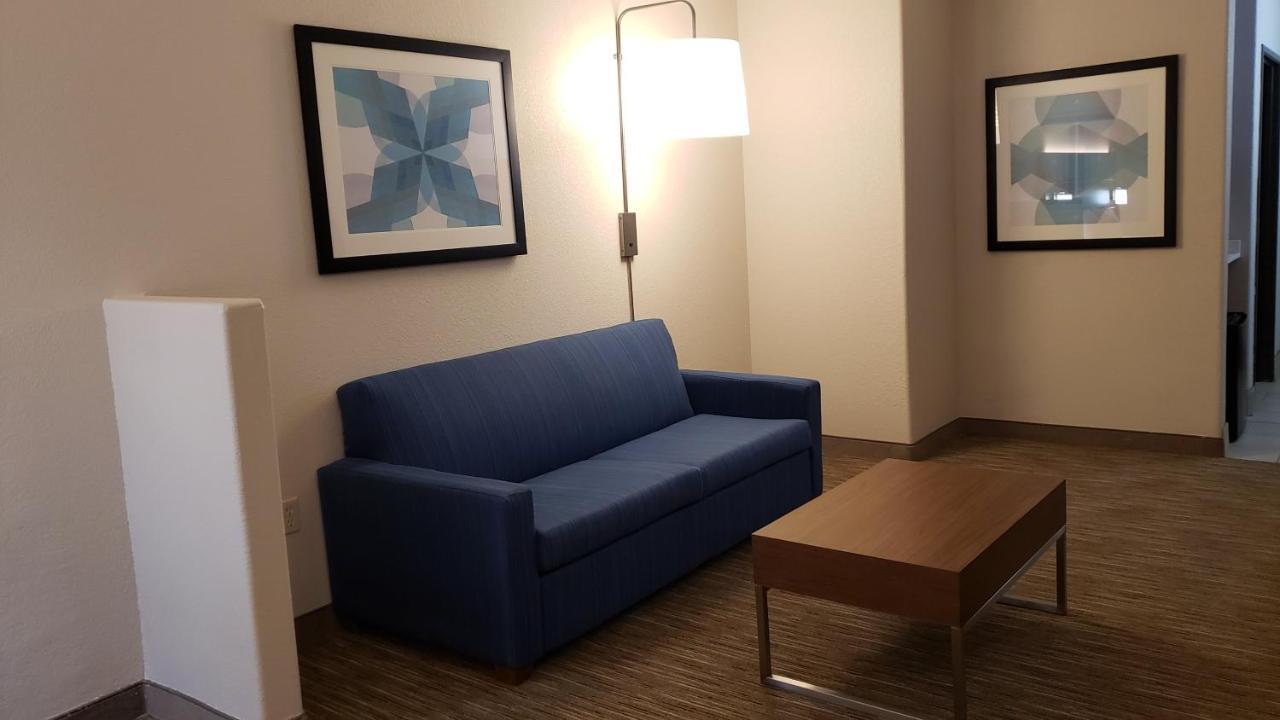 Holiday Inn Express Hotel And Suites Weslaco By Ihg Esterno foto